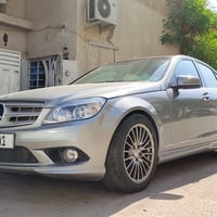 ✨ للبيع — مرسيدس C200 ✨  🔹 محرك 2000 تيربو 🔹 فتحة سقف 🔹 بردة بلاد 🔹 تب...