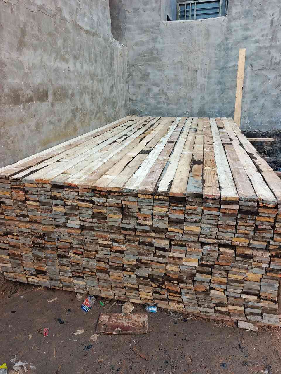 خشب للبيع لوح طول 4 متر ولوح طول 3 متر وسير 2*4 وبقار شغله وحده روسي تارس العنوان بابل ***********    ***********
