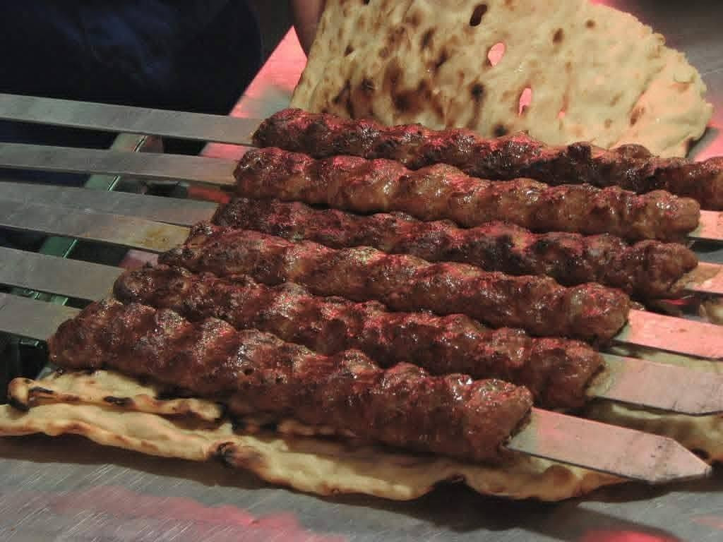 #يعلن#
مطعم السجاد
للاكلات الشعبيه عن خدمت توصيل لزبائننا الكرام 
في ناحيه الامام
كلشي متوفر
كباب لحم الكيلو ب15
كباب دجاج الكيلوب14
تكه لحم النفر ب5
تكه دجاج النفر ب5
معلاك النفر ب5
دجاج شوي الدجاجه ب10
متوفر توصيل
ارقام المطعم
متواجد من ال5صباحأ الى ال10ليلأ
***********
***********

