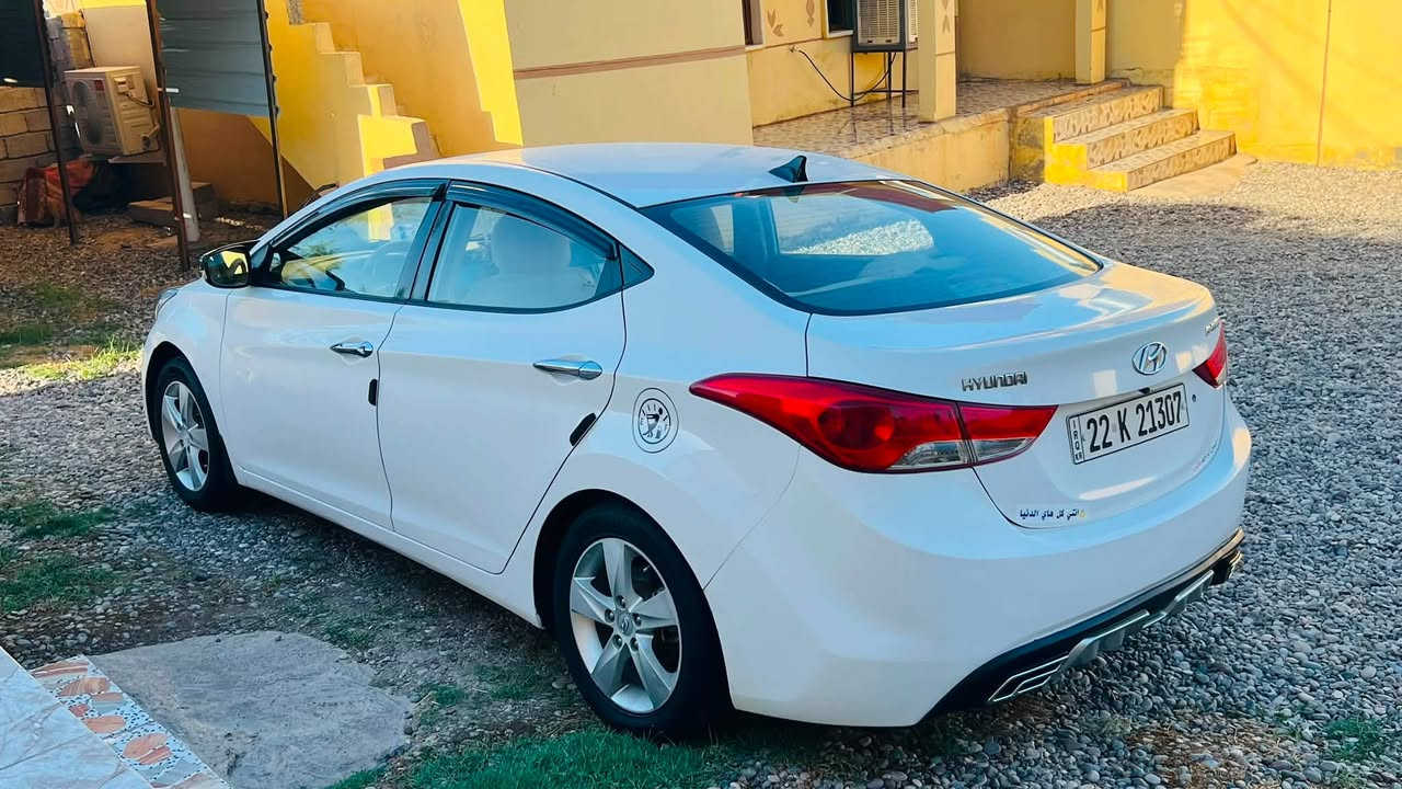 النتره 13 خليجي محرك 18 مفتوح شرط لاصرف ولانفخ بيها شخط بالباب الخلفي على الداير وبيها حالوب قليل جدا مايبين بيع او مراوس  الاتصال على رقم موبايل ***********
