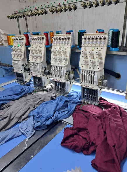 مكينة تطريز عدد ٢ هابورغ 2008 بحاله ممتازه
لأصحاب المعامل جمله
بسعر مناسب 50$ اثنينهن
6 ابر بدون مقص
مكائن عملاقه للجمله خير من الله
العنوان شارع الخيام مقابل المطعم التركي 
*********** واتس اب
