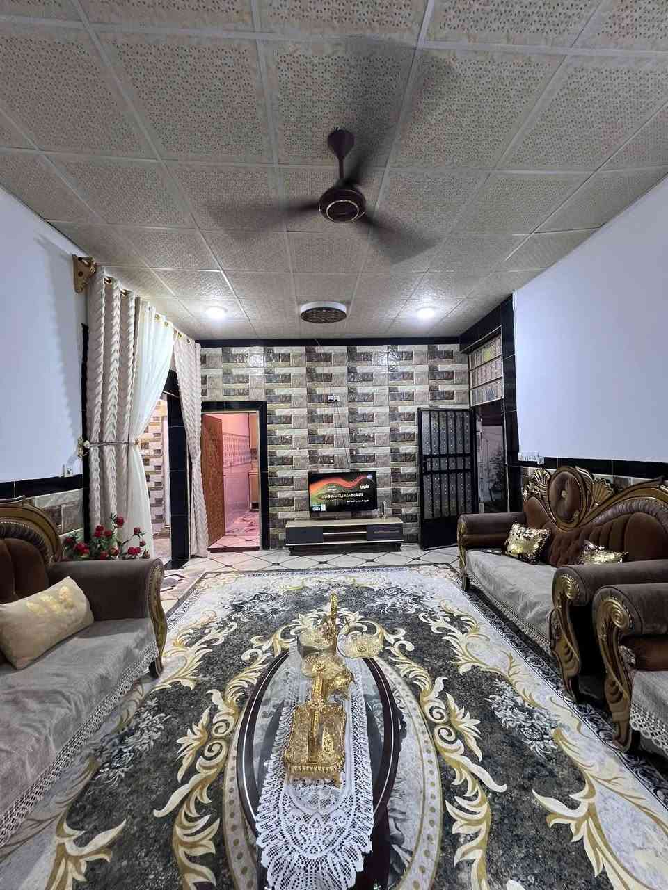السلام عليكم ورحمة
دار للبيع في ابو آلخصـيب
ابو كوصره قرب سنتر طه شارع
 طابو زراعي سند 25 عراقي طابو أسود اصولي
المساحه الكليه 230
يحتوي على غرفتين وصاله كبيره ومطبخ ودوانيه وكراج وحديقه 3 حمامات
يتوفر كهرباء ماء نت ظوئي في المنطقه شارع بي اناره قريب عل التبليط 100 متر
البيت اعله من الشارع مقدار بلوكتين
البناء 2024
متعوب عليه
المنطقه مرقمه من الكهرباء الوطنيه
الجوارين ذهب
السعر 80
***********
