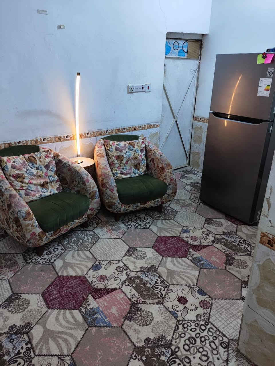 يوجد لدينا بيت للايجار
مساحته 50 متر طابق واحد 
موقعه حي الزيتون شارع ابو الدهن
ايجاره 200 الف 
للاستفسار الاتصال على الرقم التالي***********
