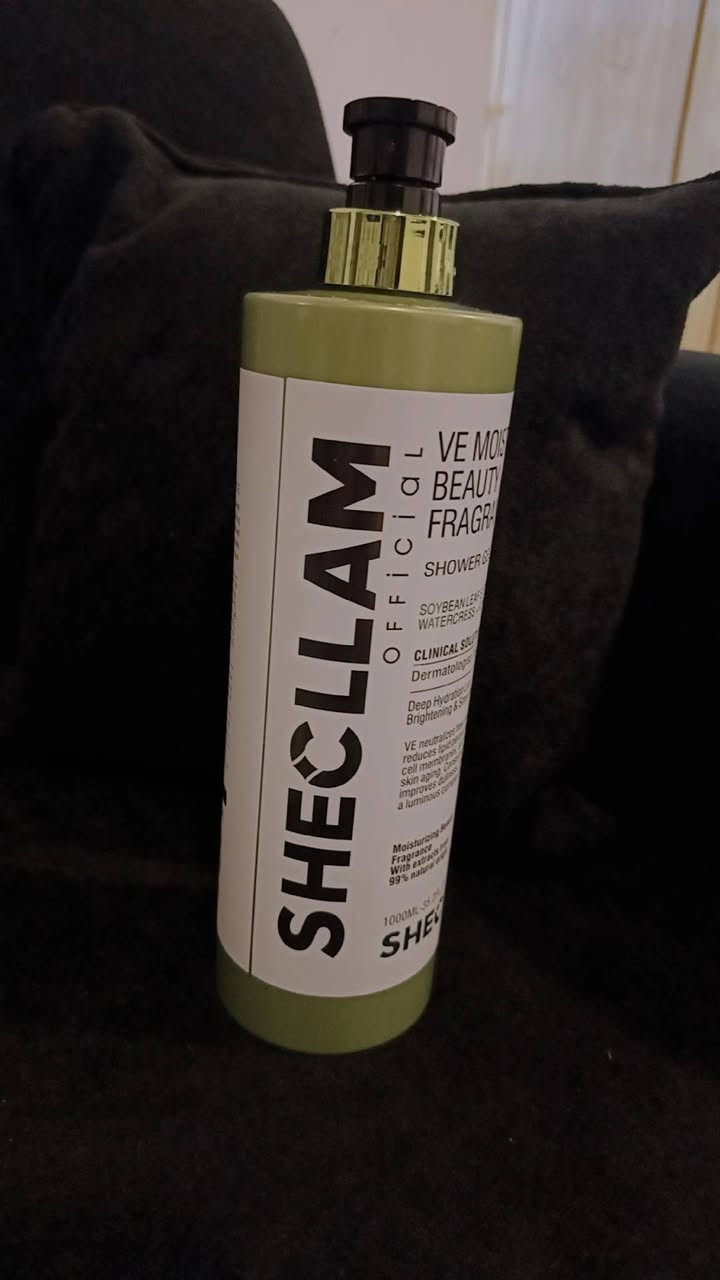 هذا المنتج هو عبارة عن غسول جسم (شاور جل) مرطب ومعطر من ماركة SHECLLAM، وتحديداً موديل "VE Moisturizing Beauty Fragrance Shower Gel" بحجم 1000 مل.
يتميز هذا المنتج بخصائص الترطيب العميق، وتفتيح البشرة، وتنعيمها، ويحتوي في تركيبته على مستخلص أوراق فول الصويا، والجرجير، والكيراتين.


**إذا كنت صاحب هذا الإعلان وتريد حذفه لأي سبب، رجاءا أرسل رسالة إلى الدعم الفني**