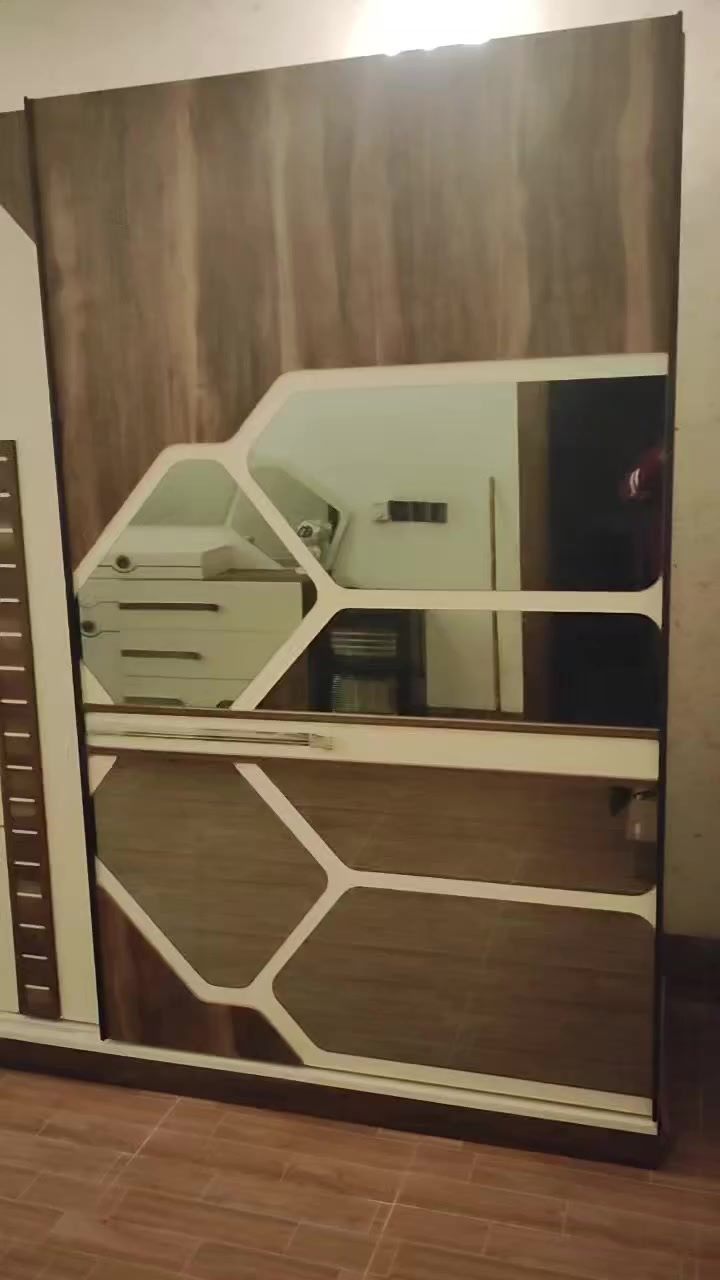 السلام عليكم غرفة نضفية جدا السعر 300 ألف في اربيل بنصلاون ألتون واتساب ***********
