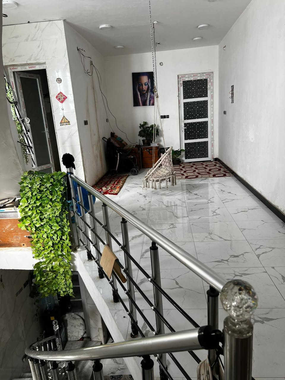 دار للبيع في الناصرية حي المعلمين 100متر يحتوي على ثلاث غرف ومخزن في الطابق الثالث مطلوب اسكان 35مليون التسديد 177الف بالشهر سعر البيت 225وبي مجال للاستفسار  التواصل مع الصفحة او على الرقم ***********
