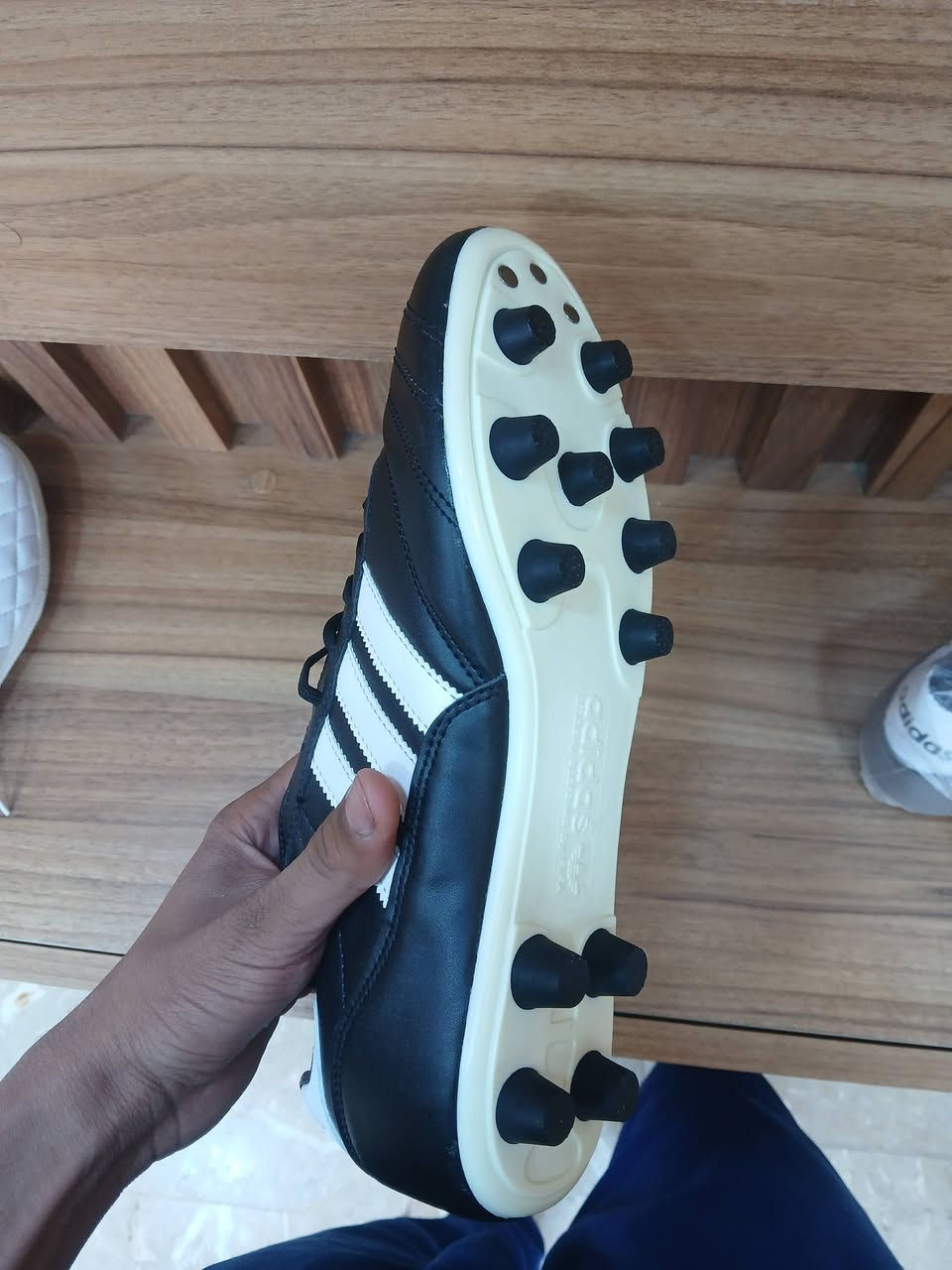 كدام عينك اصلي مال امزون خفيف واحد ع واحد ستدد +ترتان
الاسود ٤٥
الابيض ٣٥
 ***********
توصيل عليه
