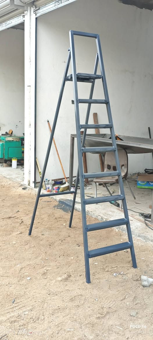 السلام عليكم العبد اللة لكافة اعمال الحدادة درج سيباية درجة اولى شغلنا للكهربائيين و الصباغين  و كل اصحاب المهن و الحرفيين جملة و مفرد البصرة ابو الخصيب باب سليمان قرب مدرسة الامل ***********
