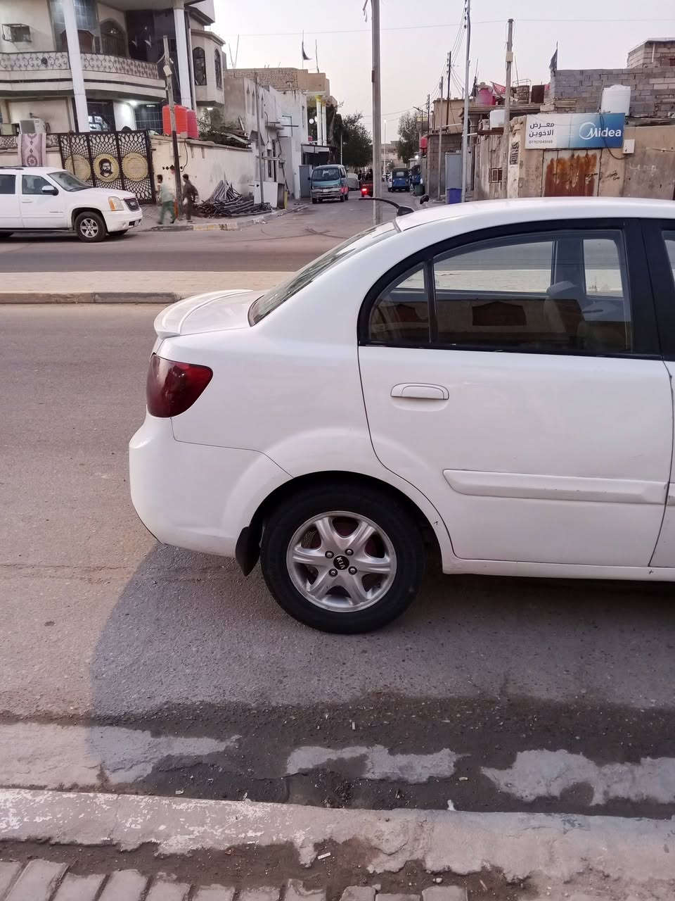 كيا ريو ٢٠١٢ رقم بصره سنويه لل٢٨
محرك ١٦٠٠بحاله جيده
(كير ومكينه وتبريد وحداديه وتخم تاير بالكفاله)
مكفوله ضربه وتبديل بيها صبغ ناشر المكانات المحدده فقط صبغ بدون معجون ...
مكاني بالبصره الحيانيه 
السعر ٧٧وبيها مجال بسيط 
***********
