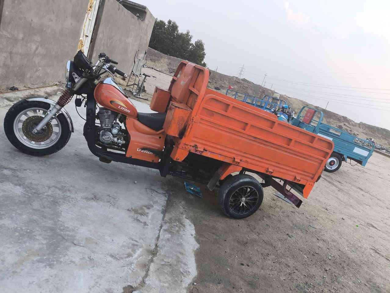 سلام عليكم ليفان اوراق مديل 2016كفاله ستوته محرك نضيف اكسن لطش تايرات جدد ويلكب نجمه جديد كهربائيات شغاله كله بدي نضيف شاصي مكفول تانكي جديد  سعر 1500وبيه مجال لشراي عنوان بصره خور الزبير ***********،
