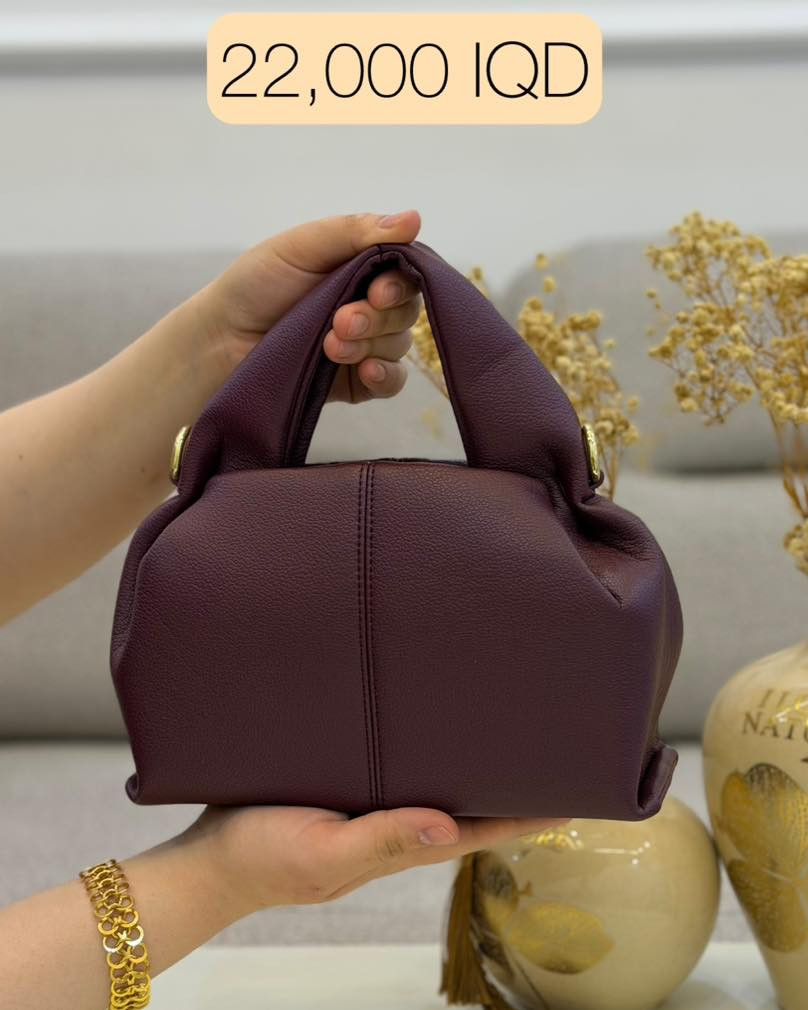 لا تشترين جنطة إذا ما تكون بهيج مواصفات! 🚫👜
ليش تدوخين نفسج بالتقليد؟ جبنالج القمة بالنظافة والترتيب. جنطة تعيش وياج وتكرف وياج شغل وطلعات وبنفس الوقت تبقى "جديدة".
• ليش هاي الجنطة تحديداً؟
• جلد ناعم بس قوي (ما يتفطر).
• إكسسوارات ثابتة اللون (ما تزنجر).
• خياط يدوي متقن مو شغل عشوائي.
📍 خدمة الفحص قبل الاستلام: افتحي الجنطة وشوفيها، إذا مو نفس الصورة لا تستلميها!
التوصيل متوفر بغداد وكافة المحافظات.
للحجز مراسلة الصفحة على الخاص 💌


**إذا كنت صاحب هذا الإعلان وتريد حذفه لأي سبب، رجاءا أرسل رسالة إلى الدعم الفني**