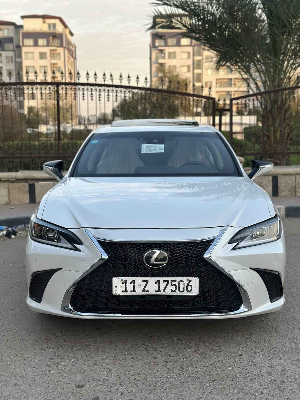 ⸻

🚨🔥 – للبيع فقط Lexus ES 300h فل أوبشن 🔥🚨
وارد امريكي حادثه جاملغ وبنيد سطحيات جدا 
إذا تدور فخامة + هيبة + صرفية قليلة بنفس الوقت… هاي هي 👌

✨ هايبرد اقتصادي جداً (توفر بنزين بشكل ملحوظ)
✨ لون أبيض لؤلؤي يخبل
✨ داخلية جلد فخمة ونظيفة
✨ فتحة سقف
✨ شاشة كبيرة + كامره خلفية
✨ حساسات أمامي وخلفي
✨ أضوية LED مميزة
✨ جنوط وكالة سبورت

🚗 السيارة نظيفة جداً استعمال مرتب
🛠️ ما تحتاج ولا فلس صرف
📋 الفحص متاح بأي مكان وتحت أمرك
💎 سيارة راقية تناسب الشباب والعوائل

💰 السعر: (260$)
📍 الموقع: (بغداد)
📞 والاستفسار خاص أو اتصال: (***********)
