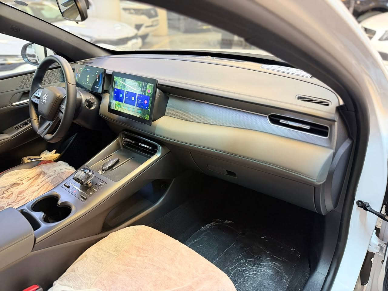 كن بلص ٢٠٢٥
خليجي مكفولة كفاله عامه 
مستخدم عداد 6000 Km
داخل احمر 
مثبت لوحات وجاهز تحويل ثاني يوم 
شاشة كبيره 
حساس خلفي 
تحكم ستيرن 
كامره خلفيه 
ويل اسود 

مكانة بغداد الكراده 
***********
