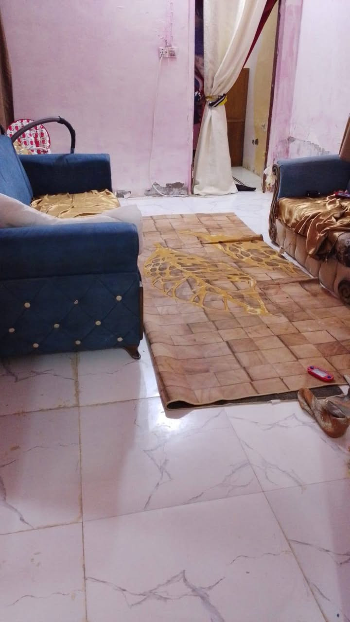 للبيع بيت بمساحة 100 متر مربع يتكون من
غرفة نوم 

صالة واسعة

غرفة استقبال

مطبخ

حمام
صحيات عدد (1)

 فقط. للاستفسار 
 التواصل خاص
رقم الهاتف ***********
