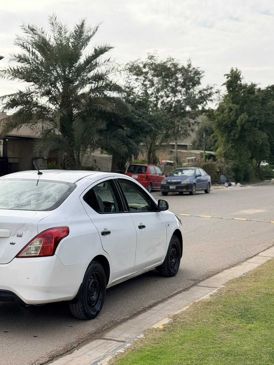 السلام عليكم
نيسان صني للبيع فقط 

موديل 2019هندي بليتة زركة 

رقم اربيل 

كير ومكينة مكفولة والسيارة جاهزة 

السيارة اعلى مواصفات بموديلهة وموضحة بالصور 

بيها صبغ جاملغين وكم مكان بارد 

السعر 90 وبيها مجال بسيط 

مكاني بغداد -حي الجامعه

للاستفسار الاتصال على الهاتف او واتساب 

***********
