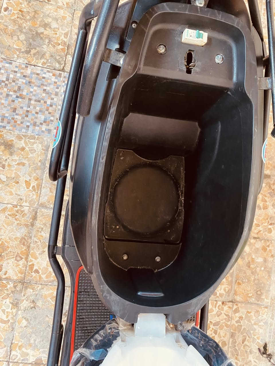 ماطور شحن وحش الكون 6بطاريت دبل مسطره
ملف 1500
السرعه 90 حقيقي
كهربائيات كلها شغاله شرط
ماطور اخو الجديد كلو شرط ما تصرف عليه درهم 
السعر 700 وبي مجال للطيبين 
مكاني الموصل جانب الأيمن قرب جسر الخامس 
***********
