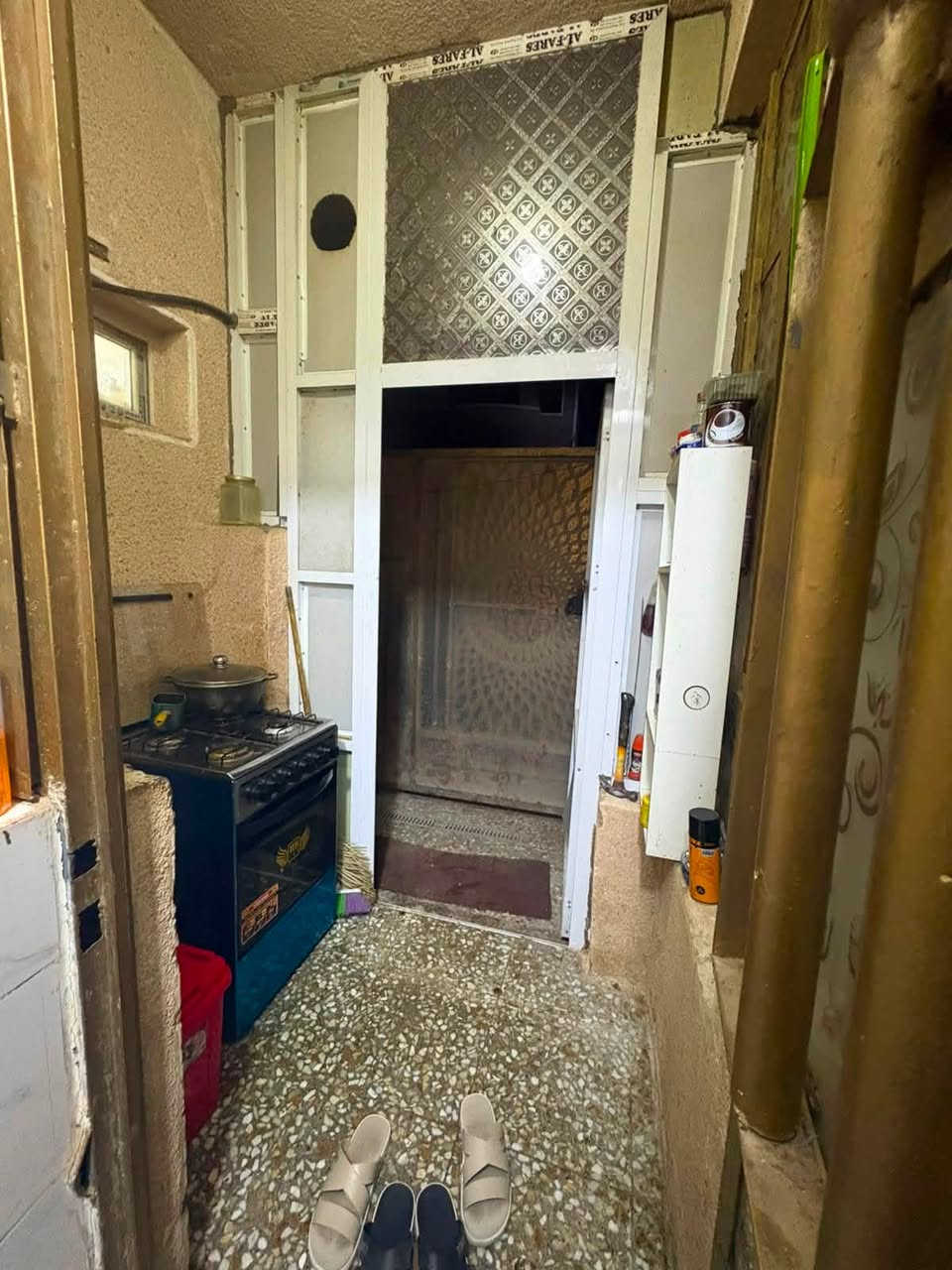 بيت مساحه 55متر ركن 3غرف نوم مكان قرب ملعب الاتحاد البيع البيت جديد اي استفسار اتصل
على الرقم ***********
