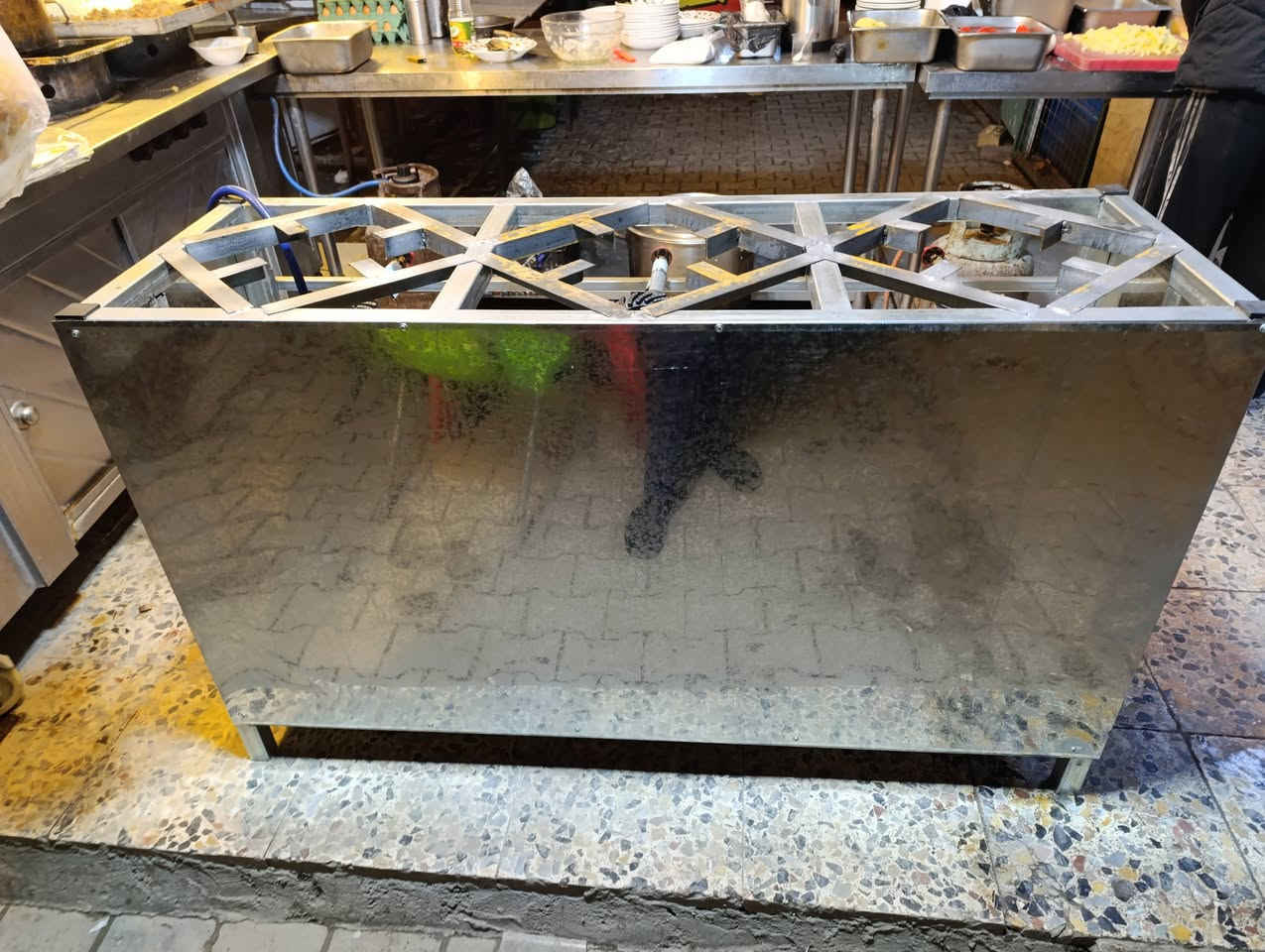 طباخ للبيع 3 عيون نضيف ما مستعمل سعر 250
رقم التواصل ***********
