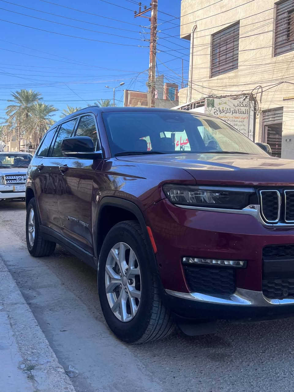 🚗 للبيع: جيب شيروكي ليمتد 2023
📍 مكان السيارة: بغداد 
📞 للتواصل: ***********
💰 السعر: ٢١٨ ورقة – قابل للتفاوض
📊 المسافة المقطوعة: ٢٦ مايل فقط
🛠️ المحرك: 6 سلندر – 3600cc

⚙️ المواصفات (فئة ليميتد):
• مقاعد جلدية فاخرة
• مقاعد أمامية تبريد وخلفية قابلة للتدفئة
• فتحة سقف بانورامية
• 7 مقاعد
• نظام دفع رباعي (4WD)
• تشغيل عن بُعد
• بصمة تشغيل
• بصمة أبواب
• شاشة وسطية كبيرة تدعمApple CarPlay
و Android Auto
• كاميرا 360 درجة
• باب خلفي كهربائي
• مصابيح LED أمامية وخلفية + أضواء ضباب
• مرايا جانبية كهربائية + نوافذ كهربائية بالكامل
• مقاعد فخمة 
• ناقل حركة ماوس 
‎شاشات عدد ٣ 
كامره عدد ٣ 
وبعد هواي مواصفات 

⚠️ أضرار السيارة:
ابيع السياره حزام بدون لغود وشواصي حادث سطحي
