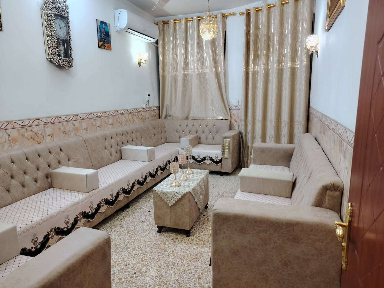 السلام عليكم
بيت للبيع مساحه 125متر زراعي شارع الكهرباء قرب شارع الشمري ابو الاعشاب
البيت بناء درجة أولى كامل الخدمات
للإستفسار ***********
