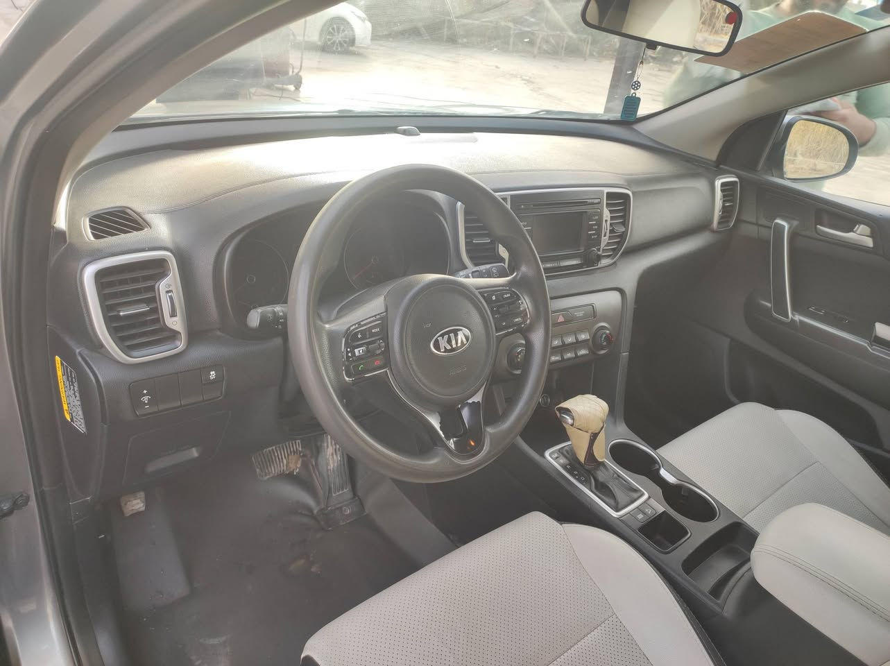 كيا سبورتاج 18 امريكي مكينه جي تي اي رقم بغداد دولي السياره جاهزه كير مكينه مكفول ضربه بسيط الجاملغ وربع بنيد مصلح ومصبوغ لا ماثر لغد ولاشاصي مضروب فقط ضربه بسيطه بالجاملغ وربع بنيد ومعمرات ومصبوغات فقط *********** السياره في الحله مكان
