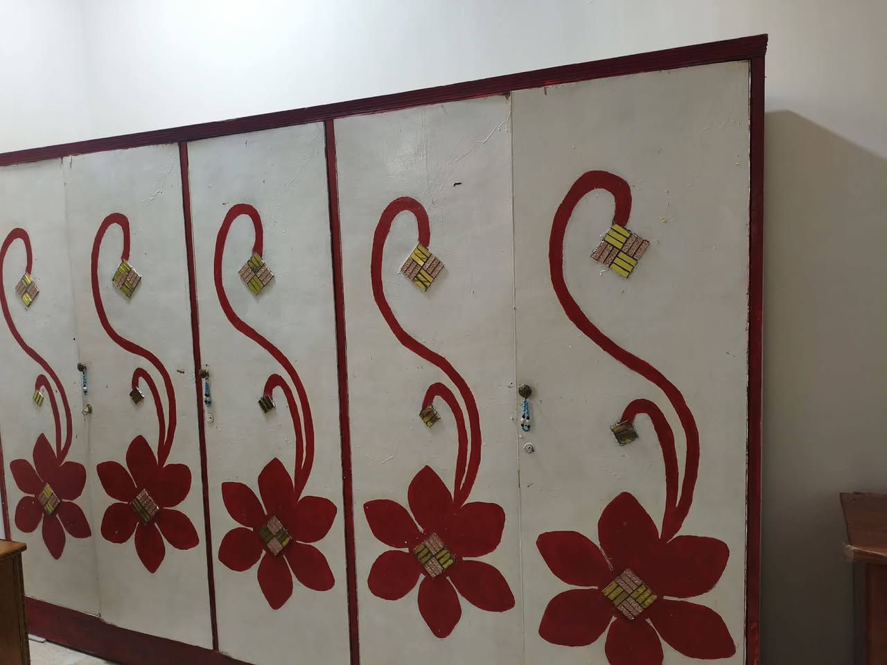 غرفه نوم مستعمله للبيع السعر 200 الف للتواصل ***********
