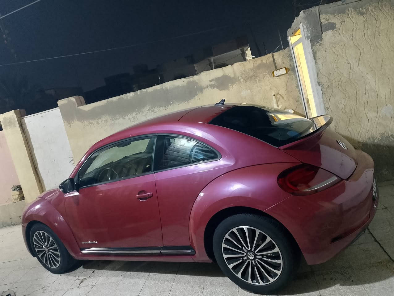 الاخوة الاحبة
بيتل موديل٢٠١٧ وارد امريكا قطعتين صبغ جاملغ جهة السائق والبنيد بلا ضرر داخلي او شاصي رقم شمالي انكليزي مالكها عربي بغداد (مداور) فول مواصفات عدى الفتحة جاهزة جدا مكينة١٨٠٠ لوك كير جيد جدا تبريد 
جاهزة السيارة مكانها ديوانية سعرها ١٠٣ مع المجال 
رجاءا رجاءا الي جاد بالشراء يجي وياخذ عيوني 
شيل المنشور وصارت الي وجايك ماحبها ابد 
***********
