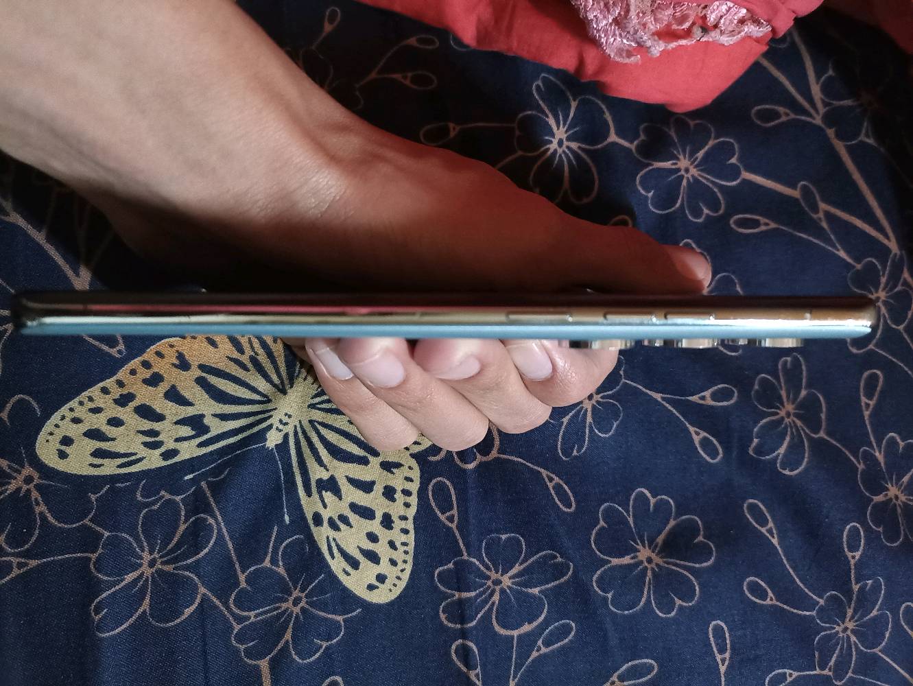 السلام عليكم جهاز ايمن حسين😅 تكنو كامون 40 برو 4g الجهاز مثل ما موضح بالصور بي ضربات بالشاصي فقط و الضهر مالته مفتوح بقيت غراضه بلاديه و اي شي ما مبدل بي بطاريته صحتها 97٪ و الكامره مالته تصويرها حلو و واضح كلش ببجي 60 فريم شاشته بيها شخوط خفيفه مواضحه بالصوره كلش خفيفه ما مبينه الجهاز مفحوص بالذكاء الصناعي و التقرير بالصور
و بدون ملحقات فقط الجهاز بسعر 220 و بي مجال حگ الجيه 
مكاني بغداد الدوره 
موجود واتس اب رقمي ***********