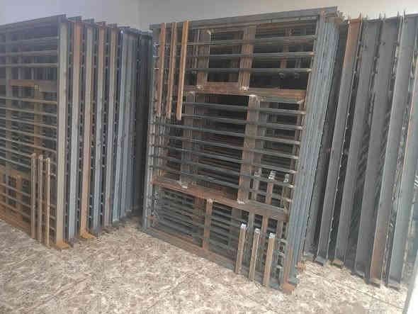 معمل حداد السلام بواب وشبابيك جملة فقط جنل ٣ مليم ونص ولا داخل مليم ونص شخل درجة ولة مكاني بغداد جملة فقط ***********
