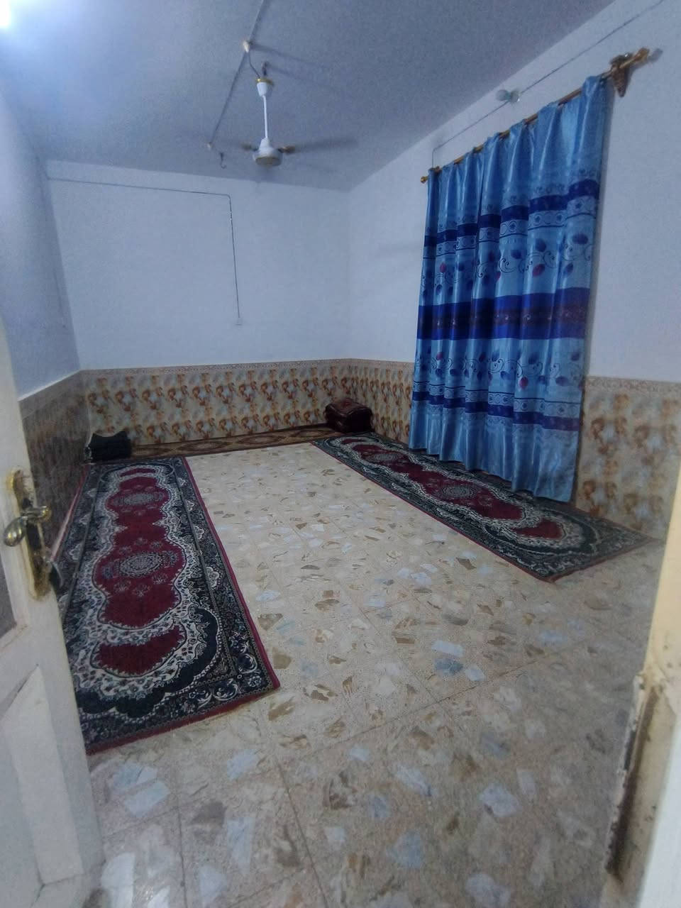 بيت للبيع بمنطقة الرُضوية 5، قريب من مدرسة البطولة،
🏠 تفاصيل البيت:

- المساحة: 170 متر

- يحتوي على: غرفتين نوم، صالة ، مطبخ نظيف، ساحة واسعة، مضيف ، وحمام 
-بنيانة بلوك. وسكف عكاده
- البيت نظيف وجاهز للسكن، 

📲 للاستفسار  على واتساب:  2871 143 0787


**إذا كنت صاحب هذا الإعلان وتريد حذفه لأي سبب، رجاءا أرسل رسالة إلى الدعم الفني**