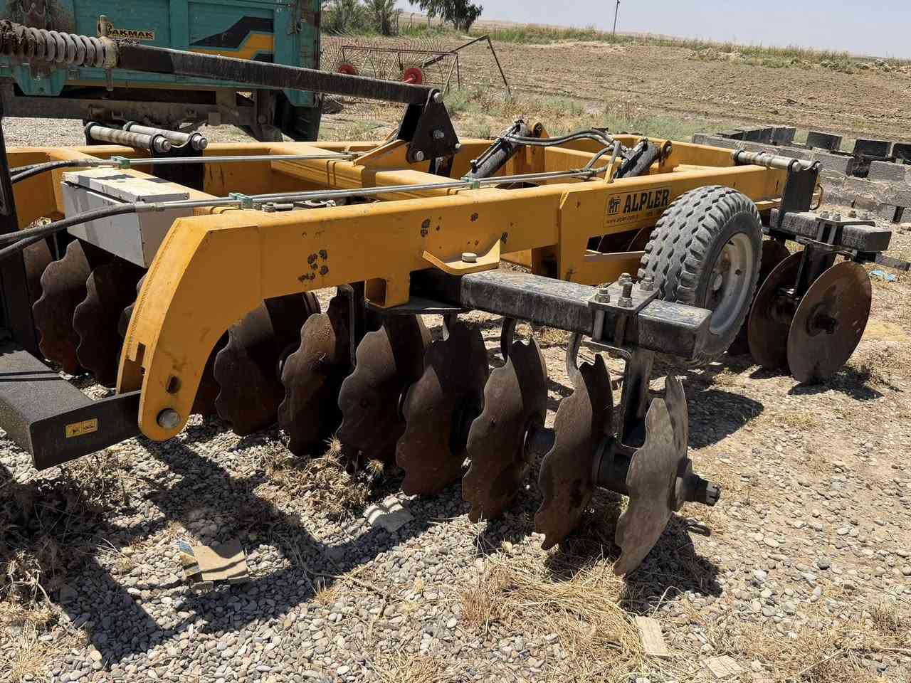 دسك البيع البليت تركي السعر ٦٥ورقه وبي مجال المكان ديالى الرقم الهاتف ***********
