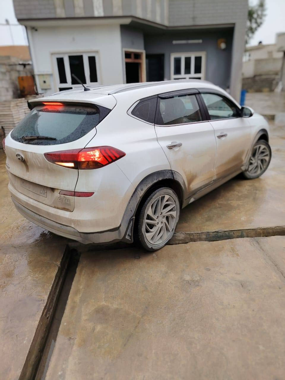 توسان موديل 2020 جيكي
محرك 20 دوش 
لون ابيض 
ماشيه 58 الف 
مواصفات 
شاشه كبيرة 
قطعتين تبريد 
تحكم استيرن 
كامرة دوارة 
بصمات ابواب 
كشنين كهربائي 
حساس امامي وخلفي 
خمسه ويل كب 
سيارة فول مواصفات عدا بانوراما مسجلة بأسمي رقم اربيل 
الضرر بسيط كما موضح بالسونار 

هذا رقمي للاستفسار وبي واتساب 
***********
