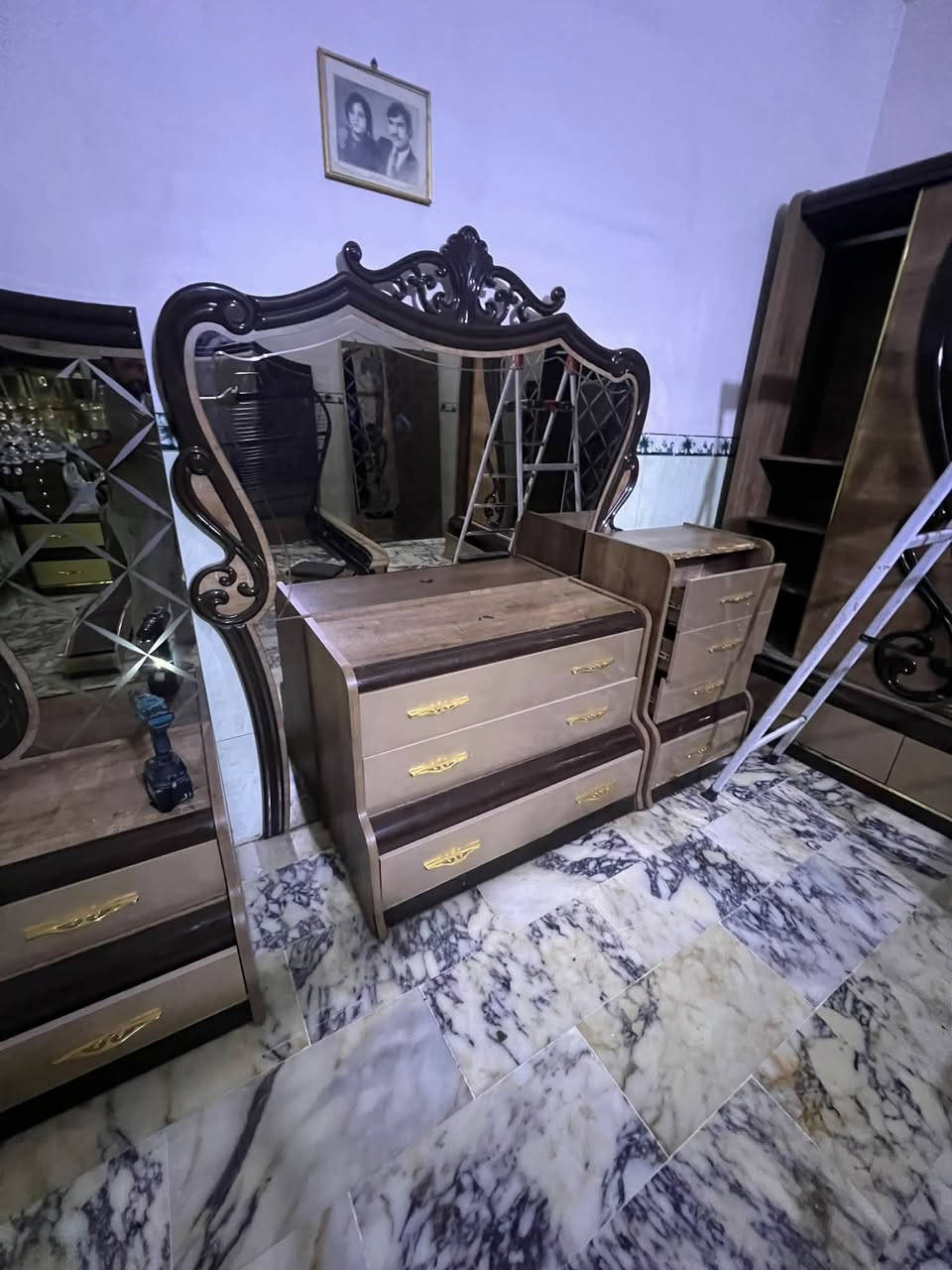غرفه نوم للبيع نضيفه بيها اضرار بسيطه وميز تواليت جرارته مكسره


**إذا كنت صاحب هذا الإعلان وتريد حذفه لأي سبب، رجاءا أرسل رسالة إلى الدعم الفني**