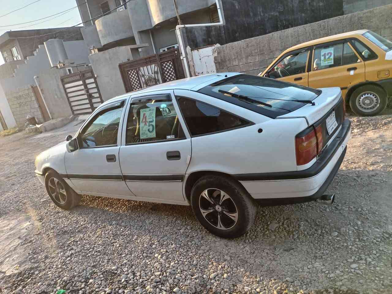 اوبل فكترا للبيع موديل 1991 محرك 20بيه دفتر بنزين كير محرك شرط استيرن باور قفل مركزي سقف سلايت  شرط تحويل والغرمات  سعرها ٣٠ بيه مجال الاستفسار على الرقم ***********
