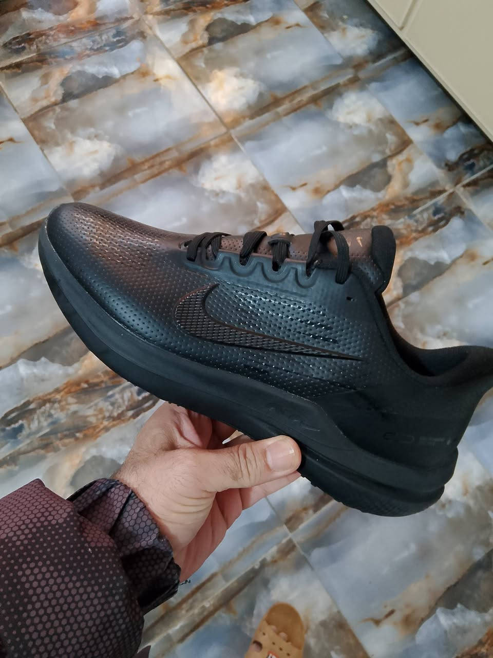 سلام عليكم 
نايك اصلي فول
جمله و مفرد 
قياسات من 40 لحد 45
مكاني بغداد 
***********
