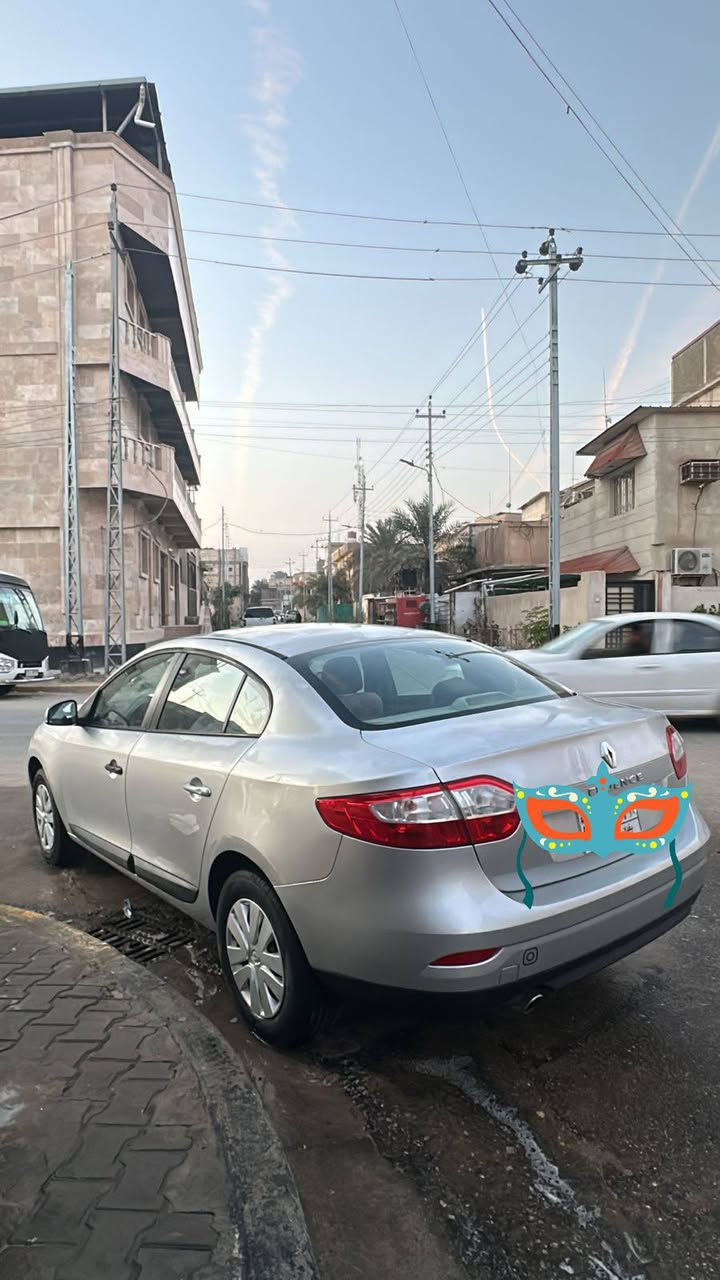 السلام عليكم ورحمة الله وبركاته عندي رينو فلاونس موديل 16 للبيع مكاني البصرة شط العرب الجزيرة رقم بغداد حسب كلام الأختصاص يكولون بيها مشكلة بالكونترول حاليآ السيارة واكفه اذا اكو مراوس بسيارة حسب القناعة ***********هذا رقمي
