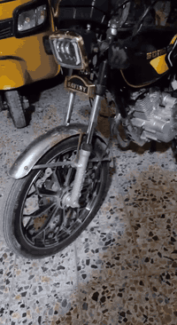 السلام عليكم دراجه سيفان موديل 24  محرك ما مفتوحة دراجه احله من بل صوره كلشي شغال بس الشاير عاطل الباقي كله شغال تجي أو فحص عنوان ديالى منطقت الكصرين رقمي ***********  سعره 850 أو بيه مجال حك الجيه
