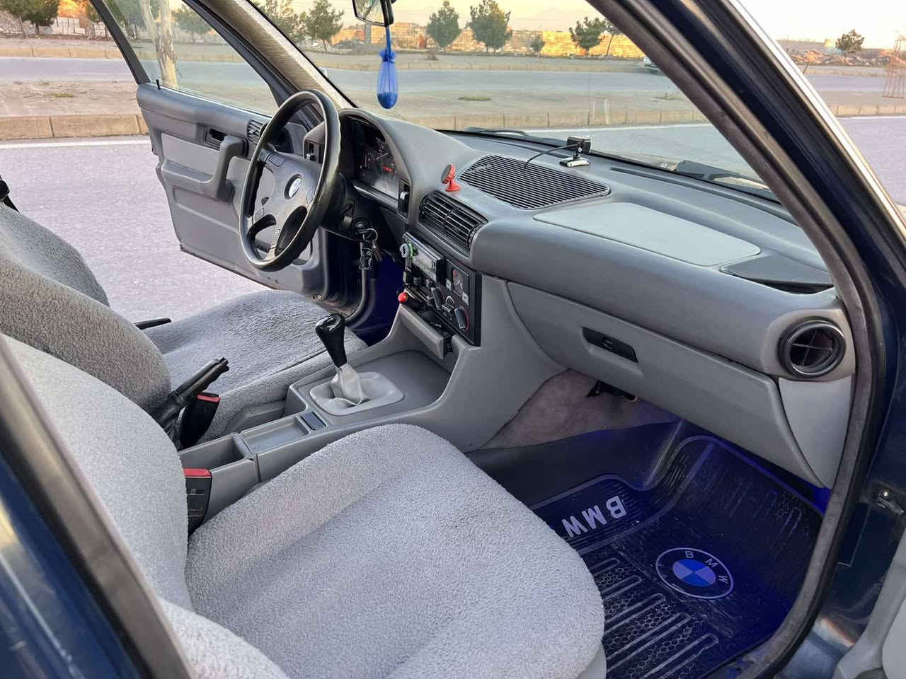 بیئێم 520مۆدیل 1992 ئاڕم پلاستیک  هەولێر ،گێڕ ومەکینە و ئەکسل بەشەرتە  سڵاید ،پێش گەورە ،گوئ بەرخ ،نرخی ٤۳ مەجال شوێن چوارقوڕنە  *********** السليمانية, العراق
