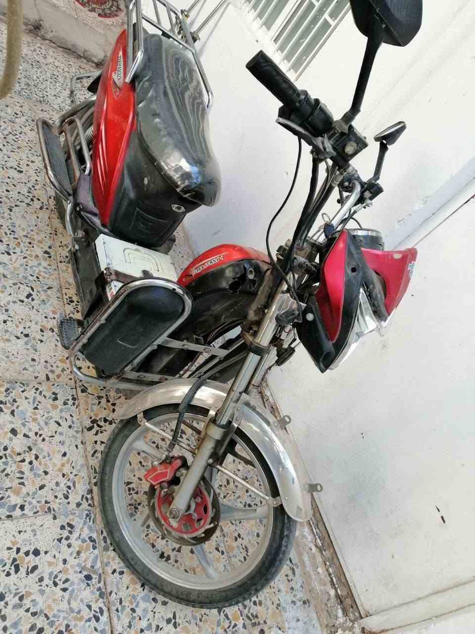 ماطور شحن للبيع 180 ألف بيه مجال بسيط
بطاريته وحده زينة والباقيات ضعيفة
 بريكات ، لايت ، هورن شغالة
***********
