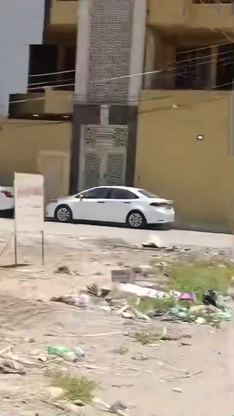 السلام عليكم
عندي قطعة ارض الموقع حي دجله المربع الذهبي موقع مميز جدا القطعه ركن على 3 شوارع تجاريه على شارع تشرين وشارع 12 وشارع 10 متر موقع حلو ومميز تصلح إلى بنايه تجاريه أو ساكن المساحه الأرض الكليه 300 متر أو تقطيع 150 أو 75 متر حسب الطلب والاستفسار على الرقم *********** 📲
