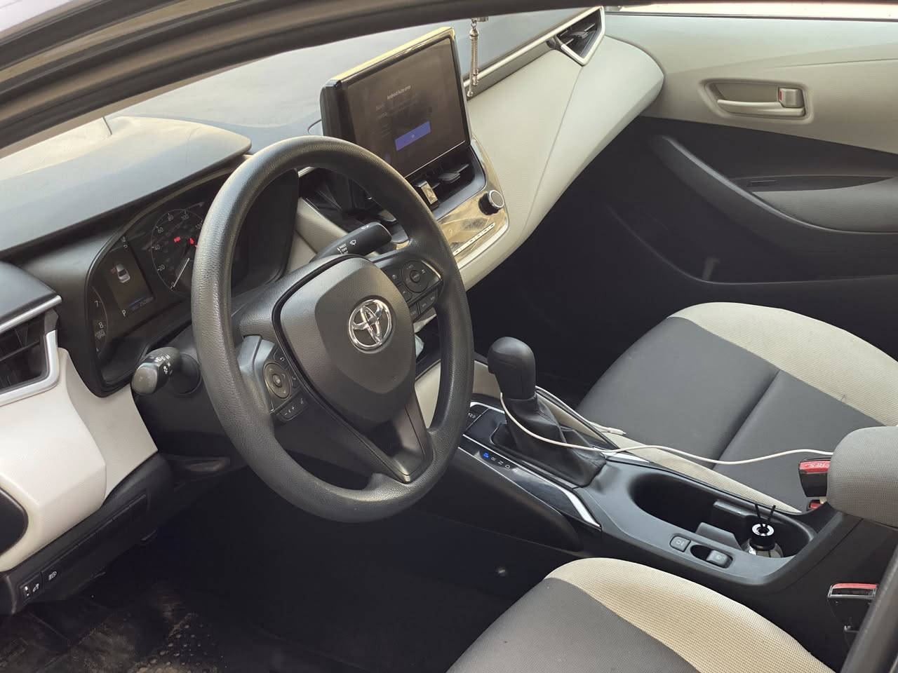 سلام عليكم 
كورلا للبيع
2023 le رصاصي اسمنتي رقم بغداد 
وارد امريكي مكينه 2000
 دخول جديد ماشيه 17ميل
الظرر جانبي تبديل باب خلف السائق
ونص باب السائق صبغ
بغداد الرئاسة 
***********
