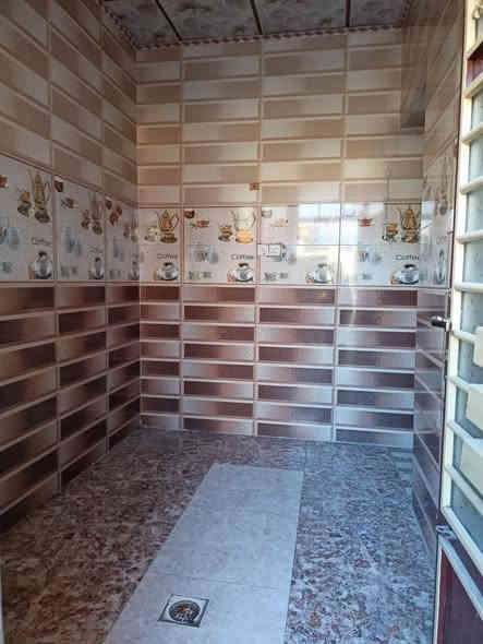 دار للايجار 
موقع الدار حي الانتصار شارع 60 خلف المستوصف مساحة الدار 108 متر يتكون الدار من غرفتي نوم وصالون وغرفة استقبال ومطبخ وصحيات داخلي وخارجي المطلوب عائلة صغيرة . سعر الايجار 250،000
التواصل على الرقم ***********
