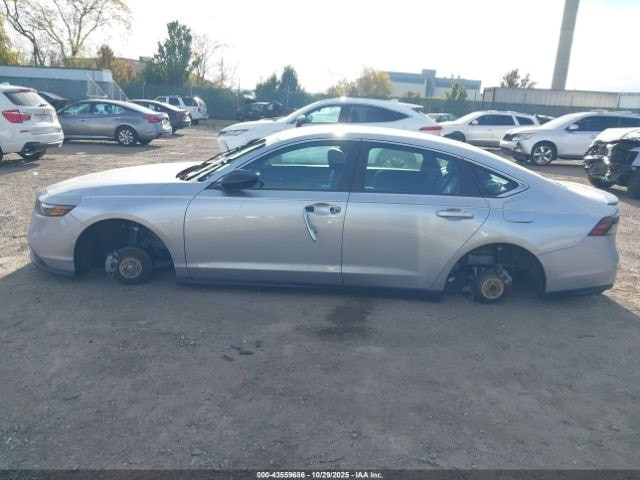 السلام عليكم 
للبيع هوندا اكورد  موديل 24 هايبرد 
السيارة موجودة بالحرة 
سعرها بالحرة 170 وبيها مجال بسيط 
للاستفسار الاتصال على الارقام التالية 
***********
***********
***********
او زيارة شركة الناجح فرع العامرية
العامرية شارع المنظمة مجاور مطعم راعي الحلال
