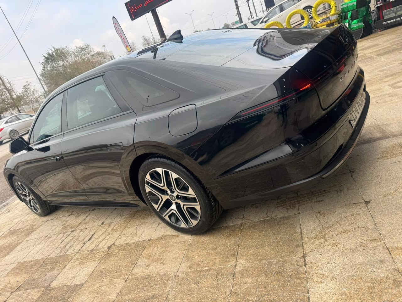 السلام عليكم ازيرا كراندر موديل 2023 وارد كوري فول ماعده البانورما محرك هايبرد ماشية 23 الف حادثه بجم تبديل قطع نفس الون مكان السيارة بغداد الدورة *********** السعر المطلوب 225 وبيه مجال للطيبين
