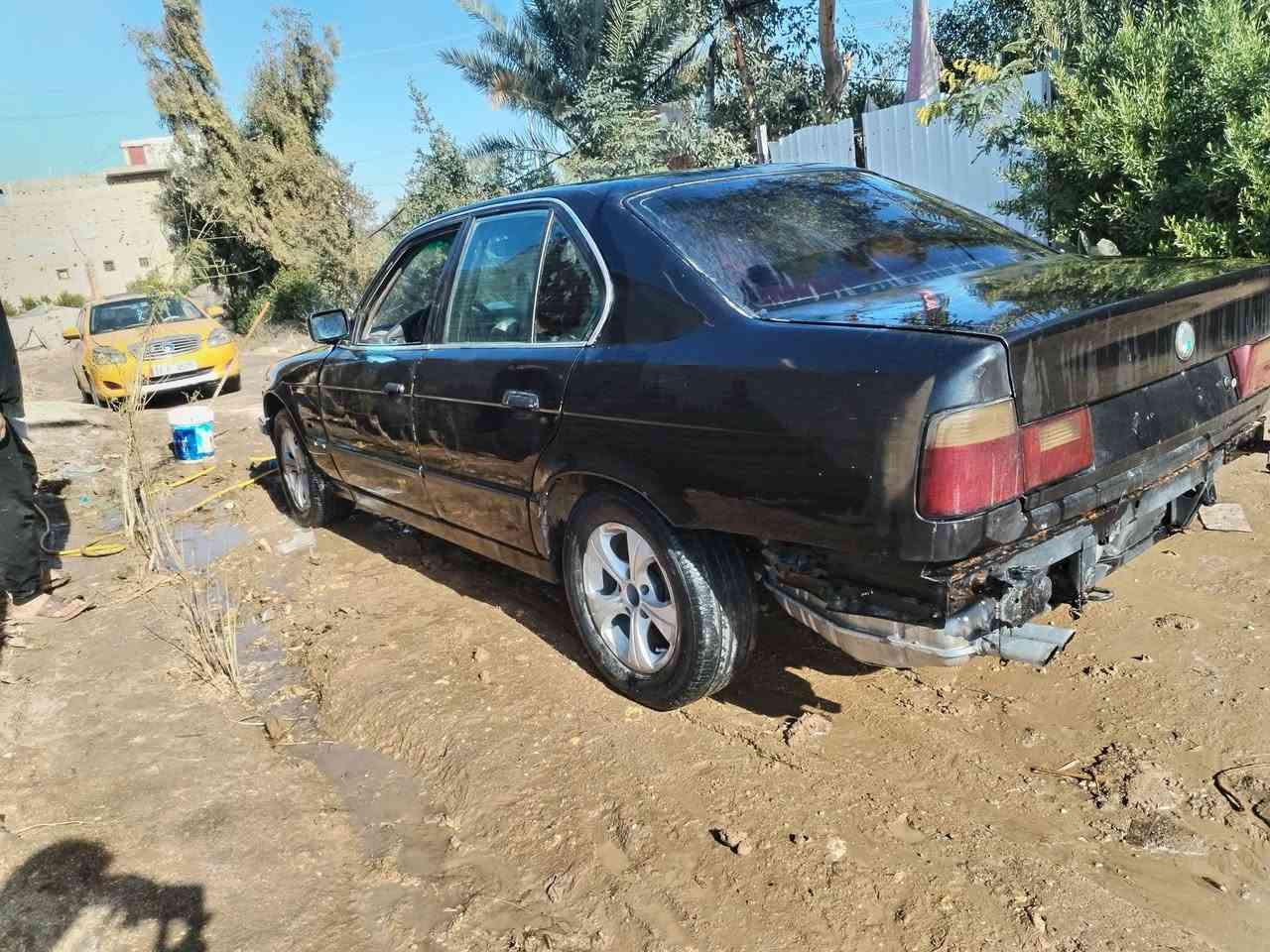 السلام عليكم سياره كفاله عامة
رقم نجف راعيها يريد مداور 525 مفدوحه حدادية جديده جهازة من كلشي بس بيها نواقص قليله الحمزه الشرقي 
قبل (25).    ***********
