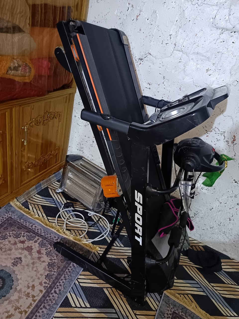 سلام عليكم
جهاز جري لحرق الدهون واللياقه (كارديو)
جديد ما مستعمل قليل كلش 
عارضه ب350 وبي مجال حك الجيه 
مكان مدينه الصدر ***********
