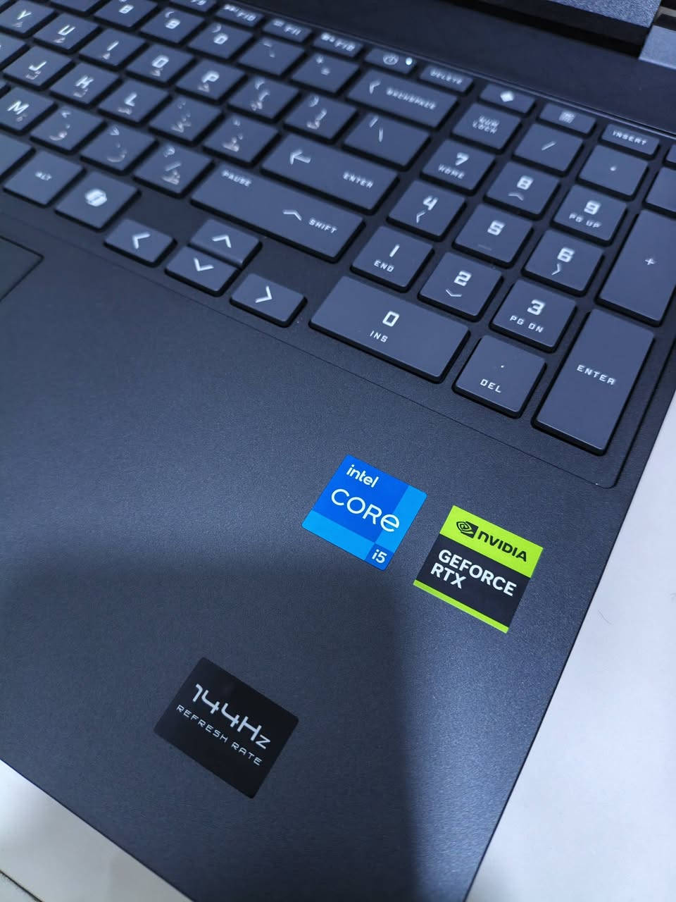 لاپتوپ للبیع VICTUS 15
مع الشحن والكرتون

استخدام شهرين فقط

💻 Model: HP Victus 15-fa2082wm
 Processor: Intel Core i5-13420H (13th Gen)🎮 Graphics: NVIDIA GeForce RTX 4050 (6GB VRAM)
⚡ RAM: 16GB DDR4
💾 Storage: 512GB NVMe M.2 SSD
🖥️ Display: 15.6-inch Full HD (1920 x 1080)
🔄 Refresh Rate: 144Hz Smooth Gaming Screen
🎨 Color: Mica Silver
⌨️ Keyboard: Full-size Backlit Keyboard with Numpad
🔌 Ports: 1 USB-C, 2 USB-A, 1 HDMI 2.1, Ethernet, Audio Jack
🌐 Wireless: Wi-Fi 6E + Bluetooth

سعر: 1،050،000


**إذا كنت صاحب هذا الإعلان وتريد حذفه لأي سبب، رجاءا أرسل رسالة إلى الدعم الفني**