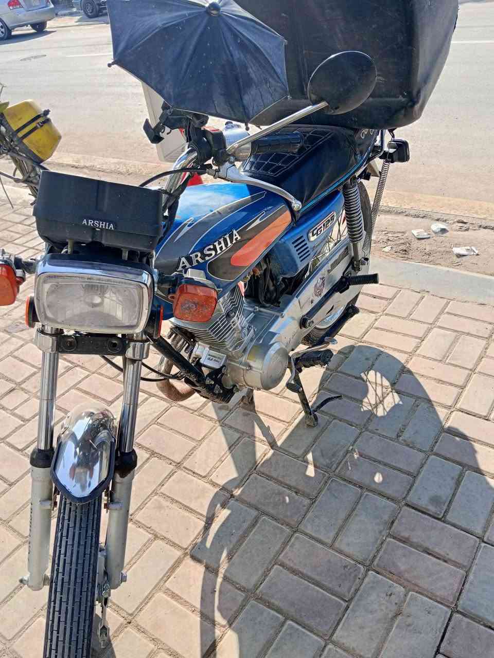 السلام عليكم دراجه ارشا موديل 24 طالعه بل 25 بشهر ال 5 اوراق سكنر الله شاهد دراجه مرتبه كلش ونضيفه وخير من الله رايدها 550 وبيها مجال بسيط حك الجيه تفضل خاص او *********** بي وتساب
