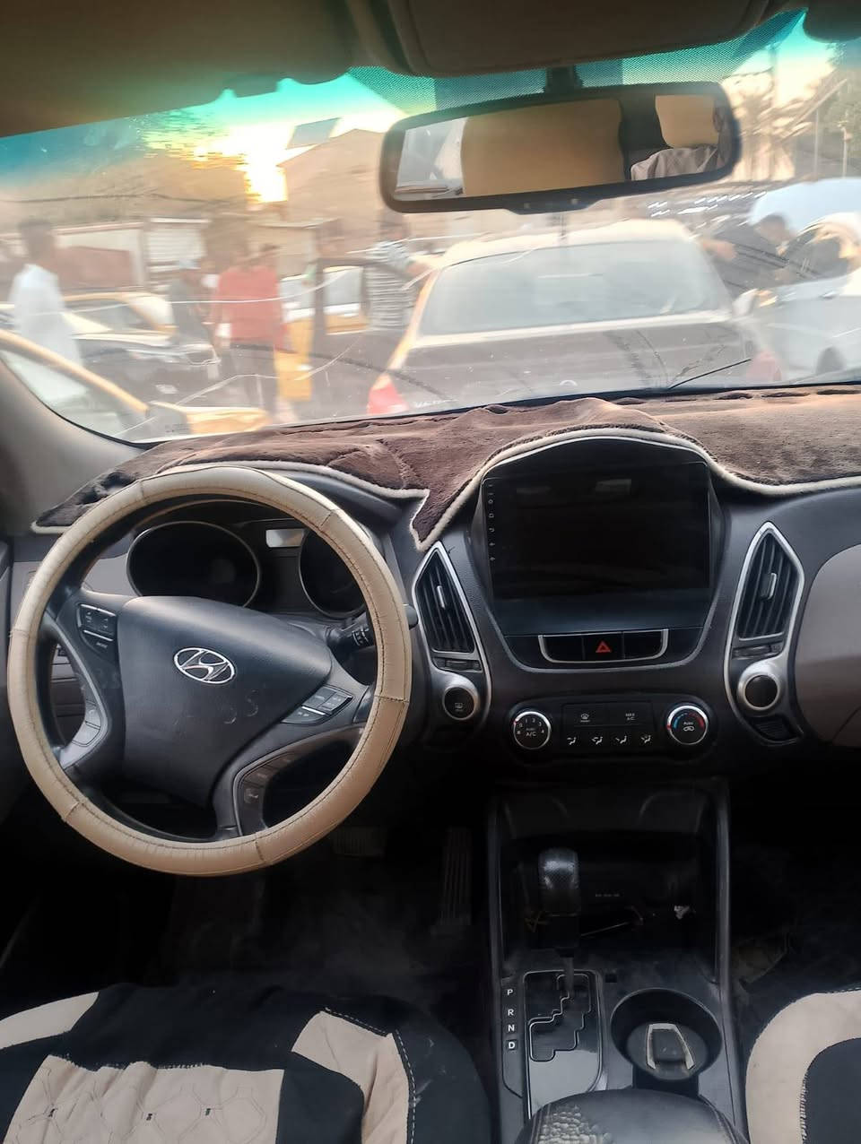 السلام عليكم توسان للبيع موديل 2012 رقم بغداد انكليزي متجايه كير محرك خير من الله تحويل مباشر السعر 110 وبيه مجال مكان حله رقم موبايل ***********عنوان
