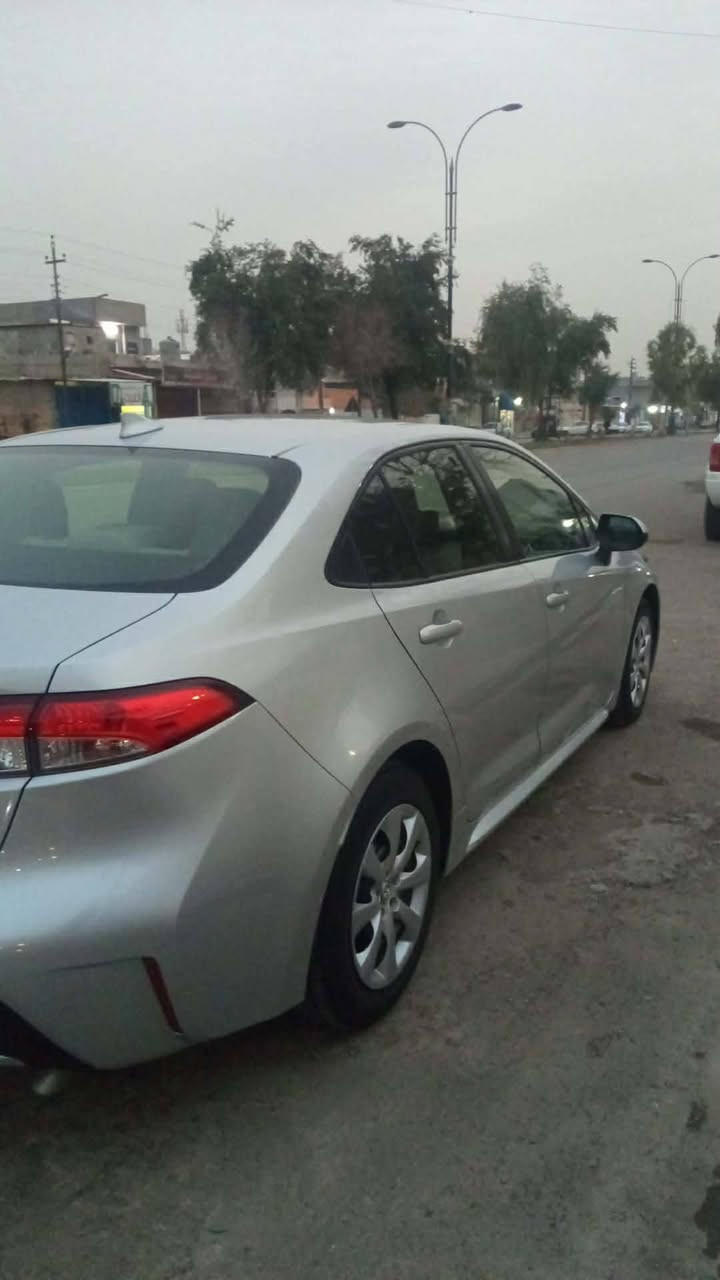 السلام عليكم للبيع تويوتا كورلا مديل 22 بجم كبس  داخل لونين حادثة فقط رصعات اباب السكن الامامي بدون دواخل بدون صبغ بدون تعديل حتى شخوط وملاحظات ما بيها السياره جديده بالعافيه عالياخذها داخل لونين كير محرك حجر رادار تبريد كله شرط ماشيه ٨٩ ميل مكاني كركوك سعرها ١٦٥ بيها مجال بسيط *********** صور الحادث بالمنشور
